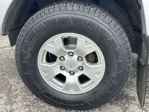 Used 2013 Toyota Tacoma 4x4 Access Cab V6 w/ SR5 Pkg image 9
