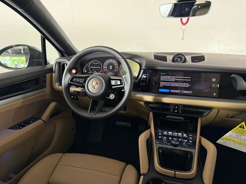 New 2025 Porsche Cayenne Coupe image 20