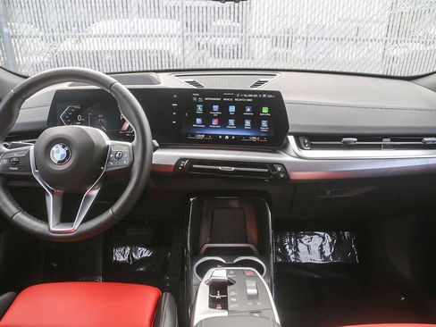 Used 2025 BMW X2 xDrive28i w/ Premium Package image 9