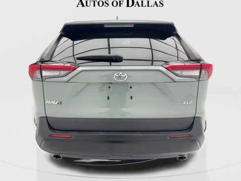 Used 2020 Toyota RAV4 XLE Premium image 11