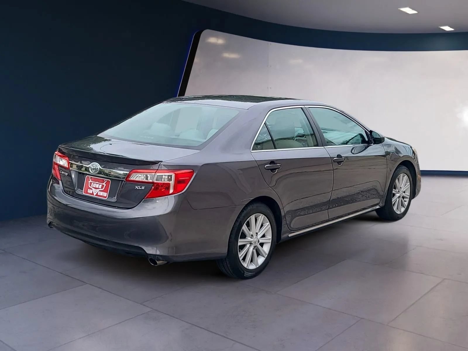 Used 2012 Toyota Camry XLE FWD image 5