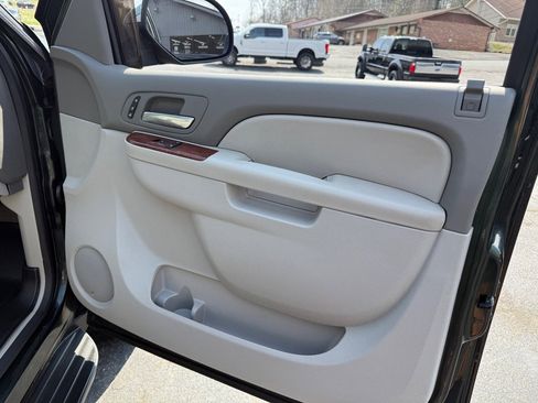 Used 2013 Chevrolet Avalanche LTZ image 64