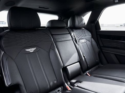 Used 2023 Bentley Bentayga Extended Wheelbase AWD/4WD image 43