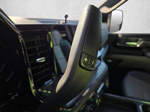 Used 2024 Chevrolet Silverado 2500 ZR2 w/ Technology Package image 13