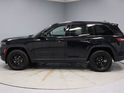 Used 2024 Jeep Grand Cherokee Altitude image 8