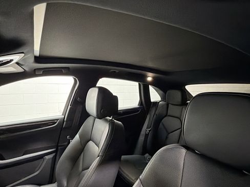 Used 2025 Porsche Macan image 27