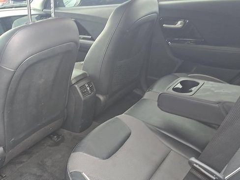 Used 2022 Kia Niro EX FWD image 3