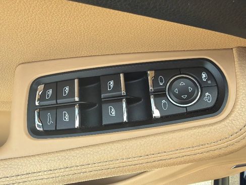 Used 2017 Porsche Macan S AWD/4WD image 16