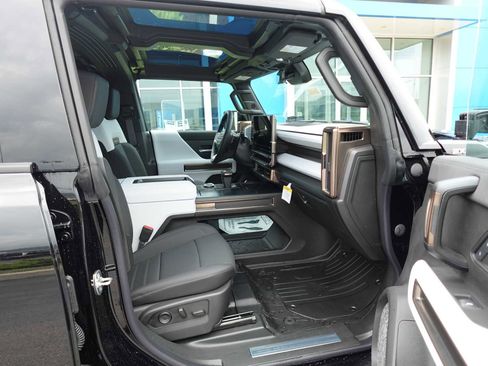 New 2024 GMC Hummer EV 2X w/ Extreme Off-Road Package image 32