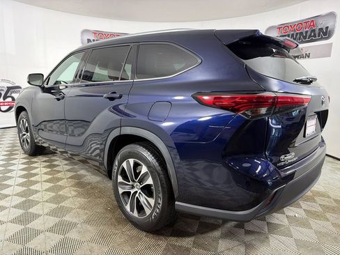 Used 2021 Toyota Highlander XLE FWD image 6