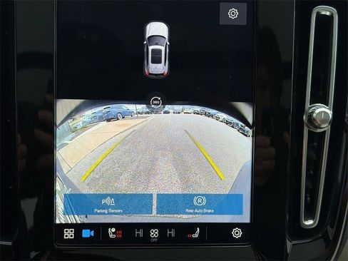 Used 2023 Volvo XC40 B5 Ultimate w/ Climate Package image 19