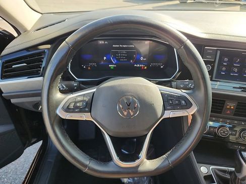 Used 2024 Volkswagen Jetta SE image 19