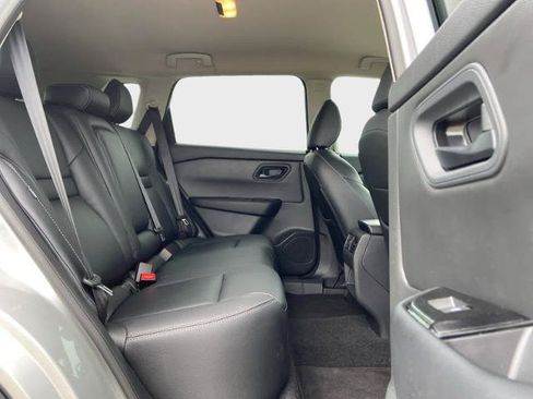 Used 2025 Nissan Rogue S FWD image 14
