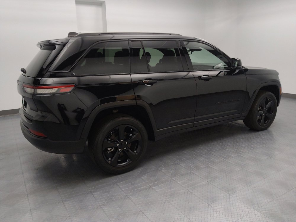 Used 2023 Jeep Grand Cherokee Altitude AWD/4WD image 10