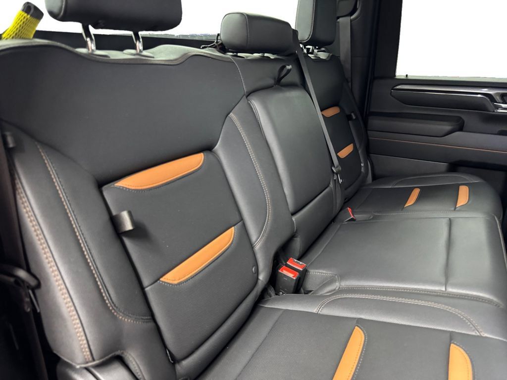 Used 2024 GMC Sierra 2500 AT4 AWD/4WD image 18