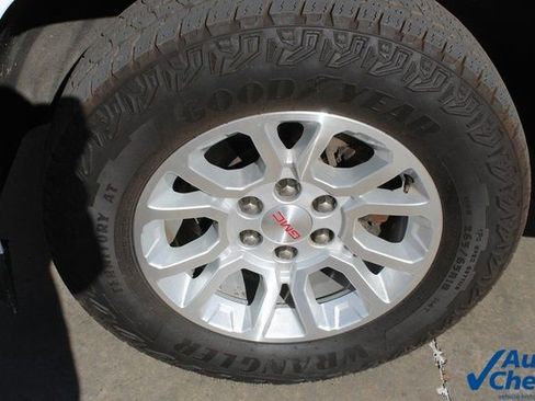 Used 2020 GMC Yukon XL SLT image 27