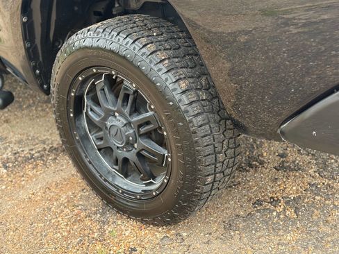 Used 2015 Toyota Tundra SR5 w/ SR5 Upgrade Package image 9