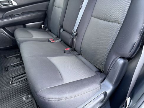 Used 2020 Nissan Pathfinder S image 20