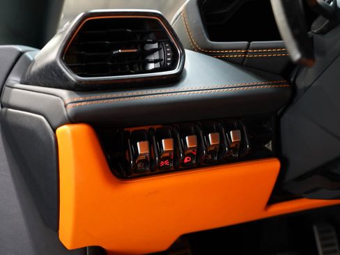 Used 2020 Lamborghini Huracan EVO RWD image 45