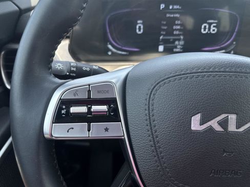 Used 2025 Kia Telluride S FWD image 18