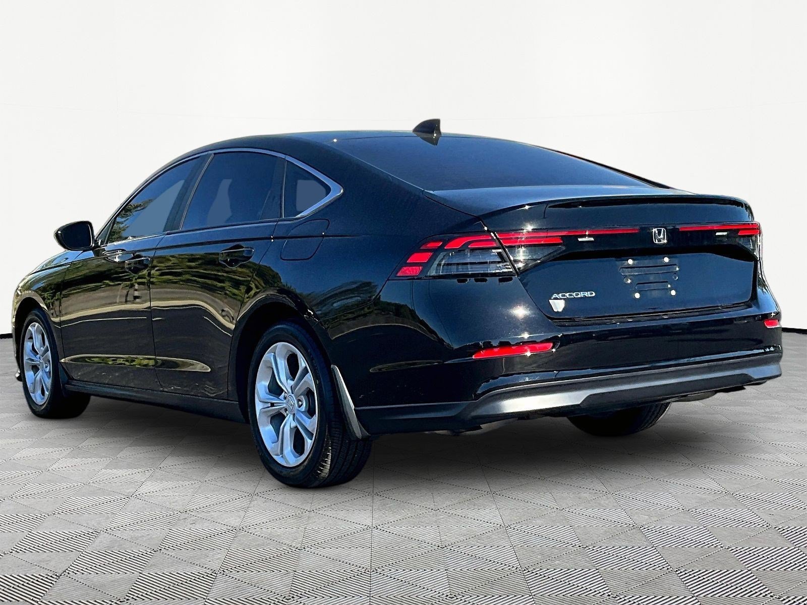 Used 2025 Honda Accord LX image 4