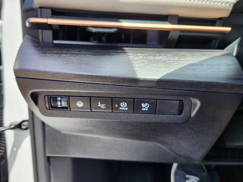 Used 2025 Nissan Ariya AWD image 24