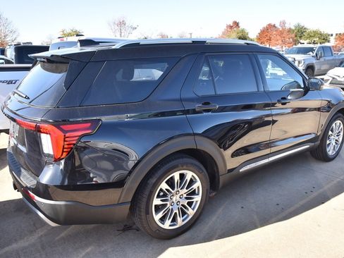 Certified 2025 Ford Explorer Platinum image 6