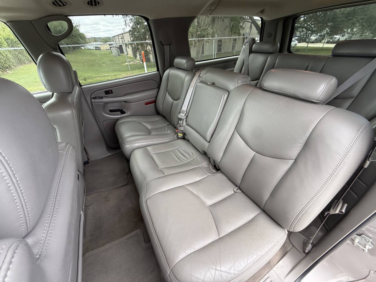 Used 2004 Chevrolet Suburban LS w/ Preferred Equipment Group RWD image 13