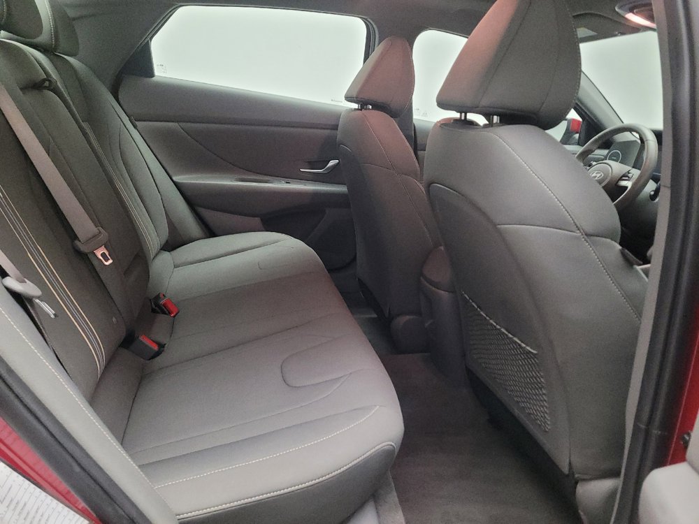 Used 2025 Hyundai Elantra SEL FWD image 19