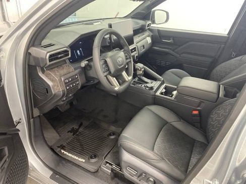 Used 2025 Toyota Tacoma Limited AWD/4WD image 11