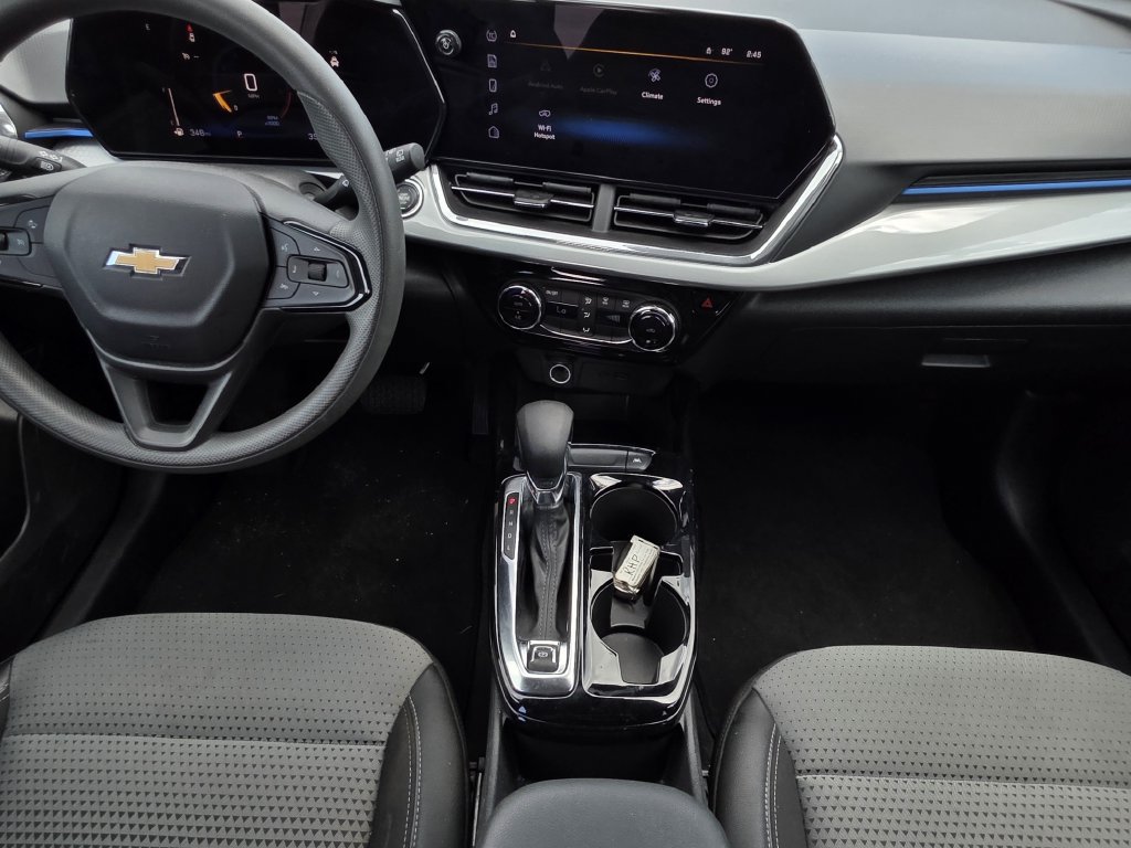 Used 2025 Chevrolet Trax LT FWD image 19
