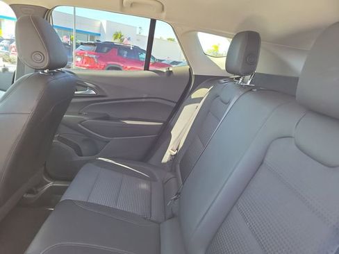 Certified 2025 Chevrolet Trax LT w/ LT Convenience Package image 9