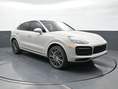 Certified 2022 Porsche Cayenne Platinum Edition image 25