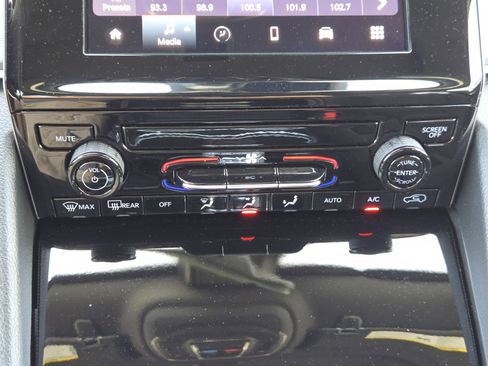 Used 2025 Jeep Grand Cherokee Laredo X RWD image 22