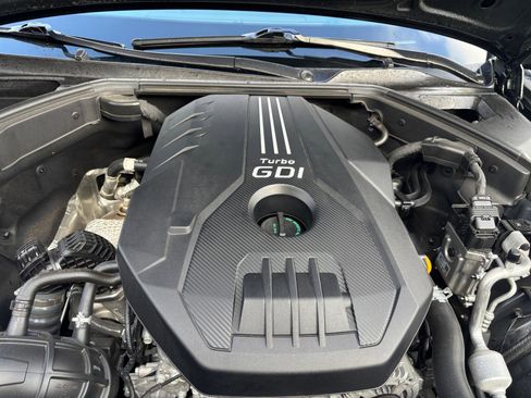 Used 2023 Genesis G70 2.0T image 17
