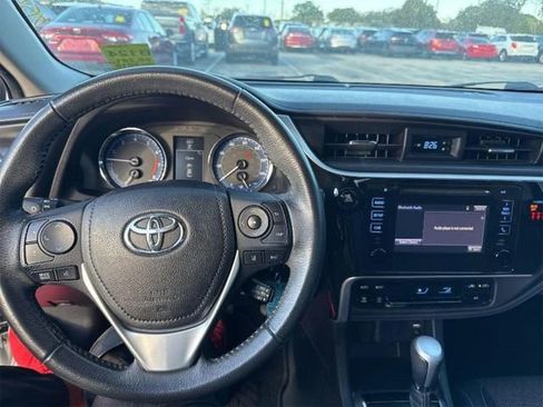 Used 2018 Toyota Corolla SE image 11