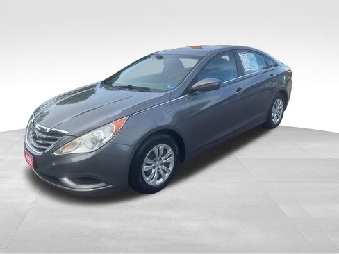 Used 2011 Hyundai Sonata GLS FWD image 2