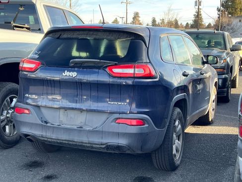 Used 2015 Jeep Cherokee Sport image 2