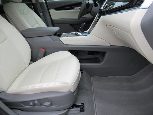 Certified 2024 Cadillac XT6 Premium Luxury image 11