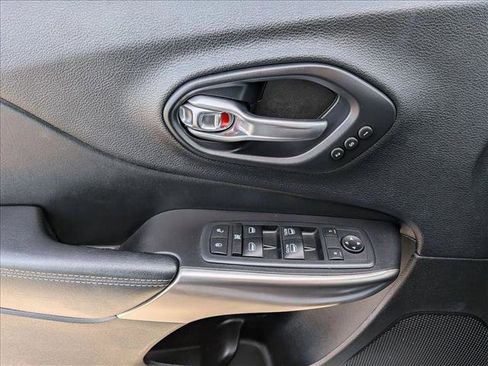 Used 2020 Jeep Cherokee Limited image 15