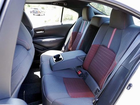 Used 2023 Toyota Corolla SE w/ SE Premium Package FWD image 17