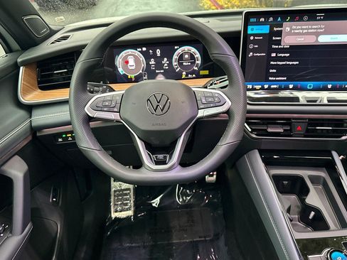 New 2026 Volkswagen Tiguan SEL R-Line AWD/4WD image 13