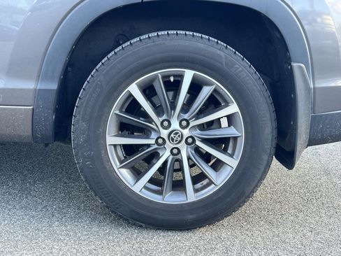 Used 2018 Toyota Highlander XLE image 11