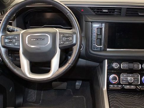Used 2022 GMC Yukon XL Denali w/ Denali Premium Package AWD/4WD image 18