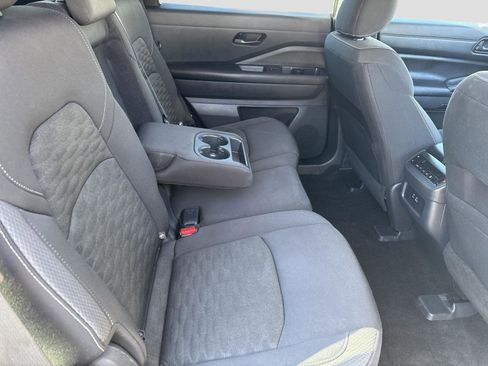 Used 2025 Nissan Pathfinder SV AWD/4WD image 25