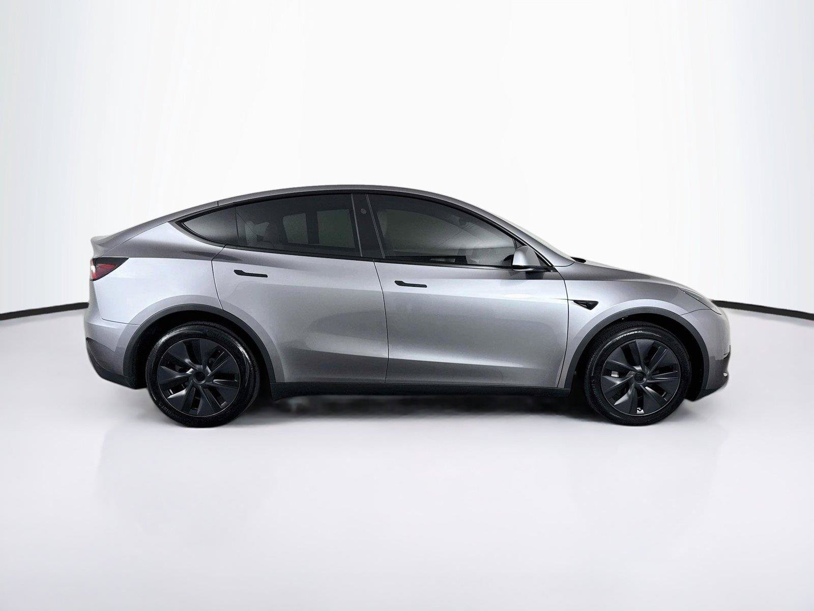 Used 2025 Tesla Model Y Long Range AWD/4WD image 2