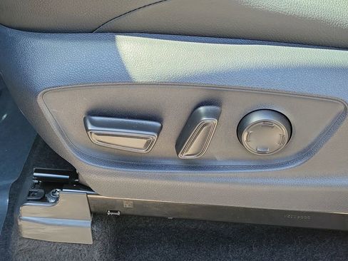 Used 2025 Toyota Tacoma Limited image 18