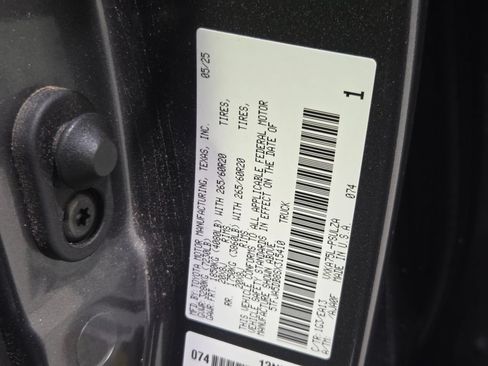 Used 2025 Toyota Tundra Limited AWD/4WD image 28