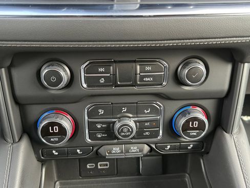 Used 2023 Chevrolet Tahoe Z71 AWD/4WD image 17