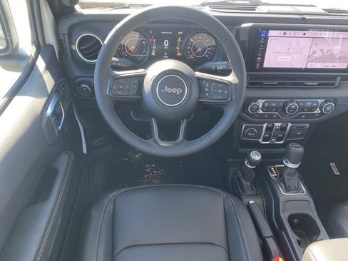 New 2025 Jeep Gladiator Sport image 36